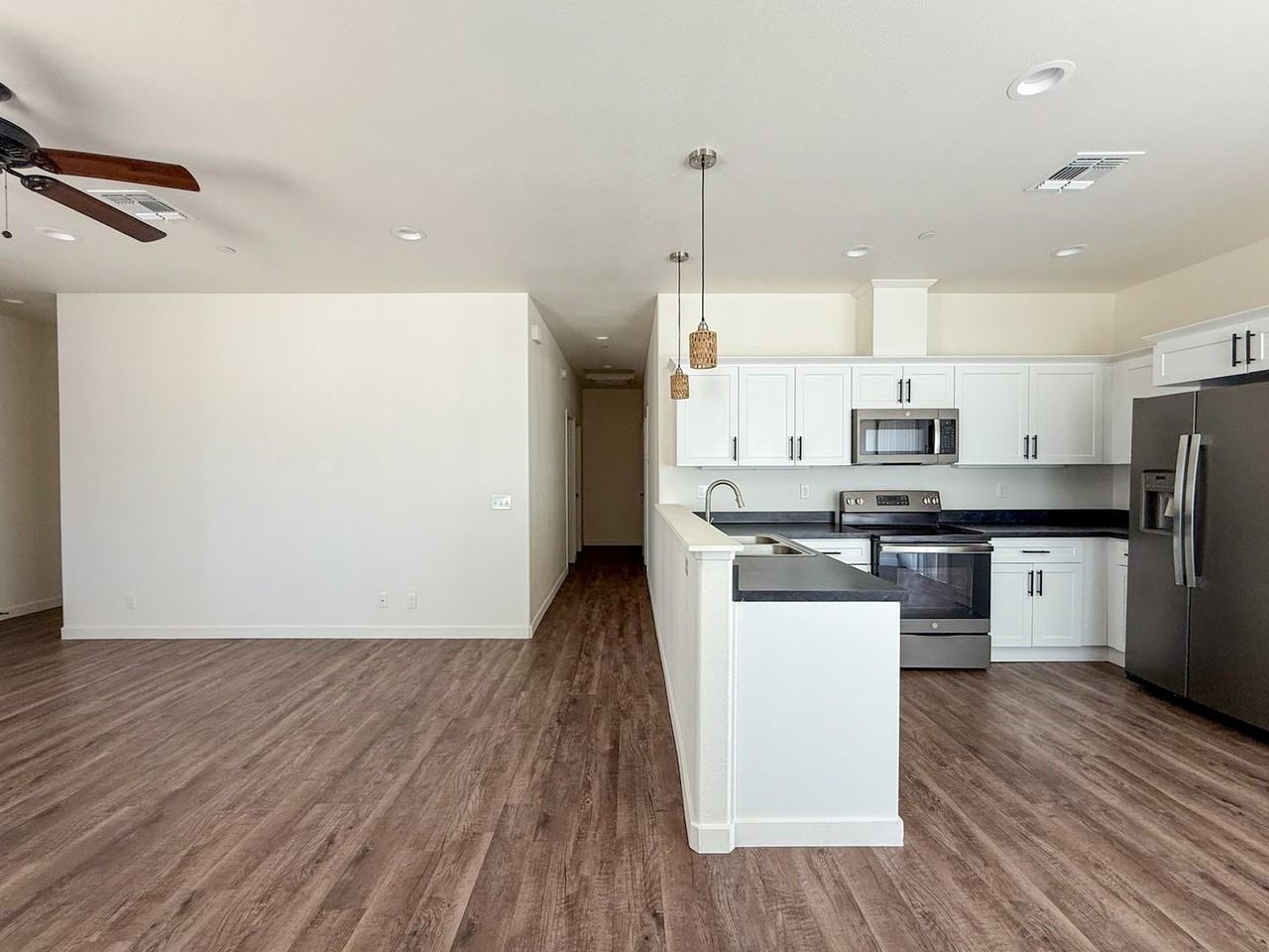 6935 Wilshire Ave - Photo 6 of 16