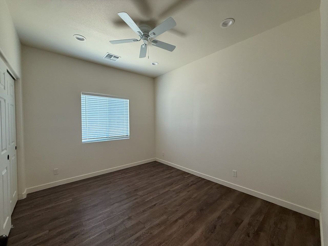 6935 Wilshire Ave - Photo 7 of 16