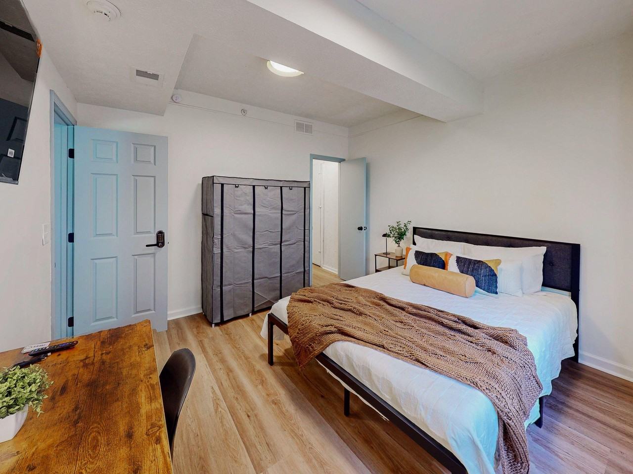 Poplar St - Photo 6 of 7