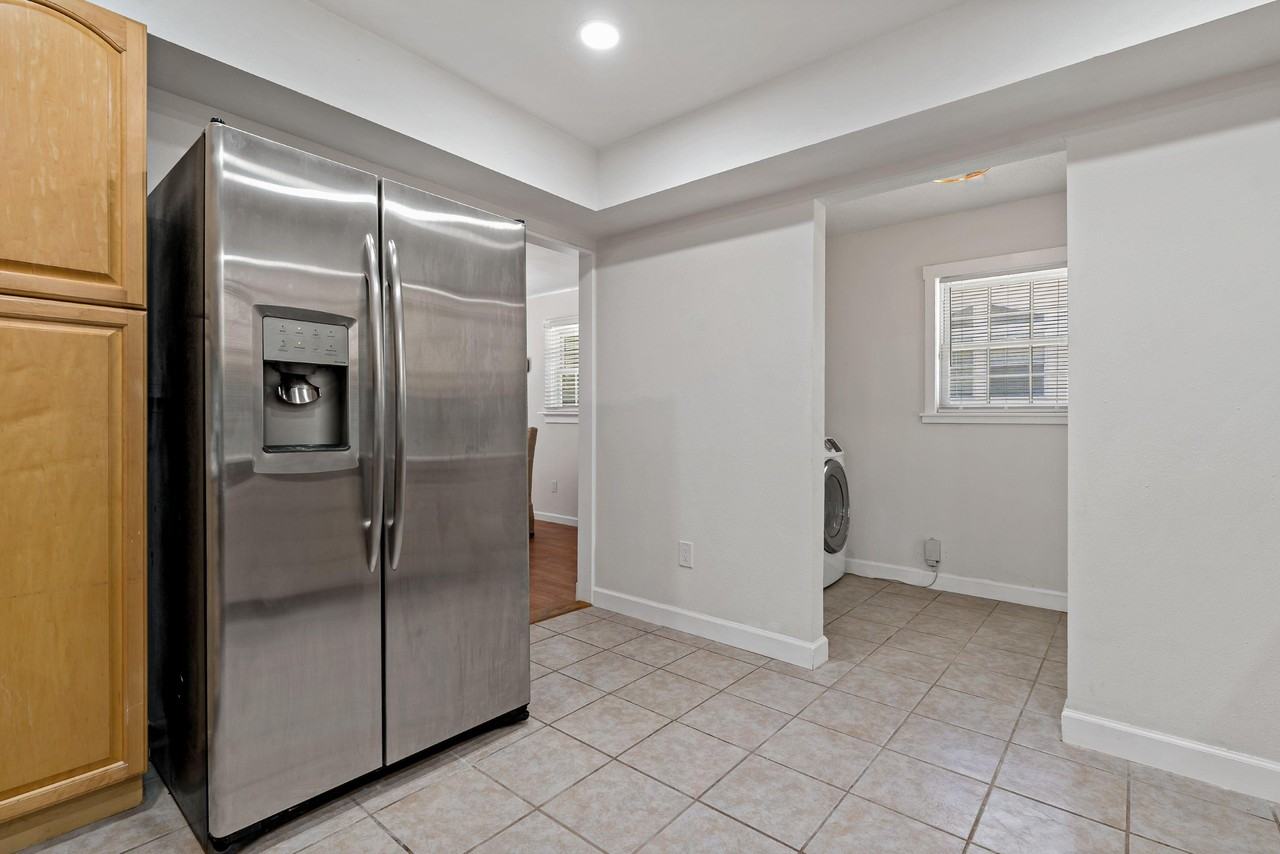 Friends Ave - Photo 6 of 15