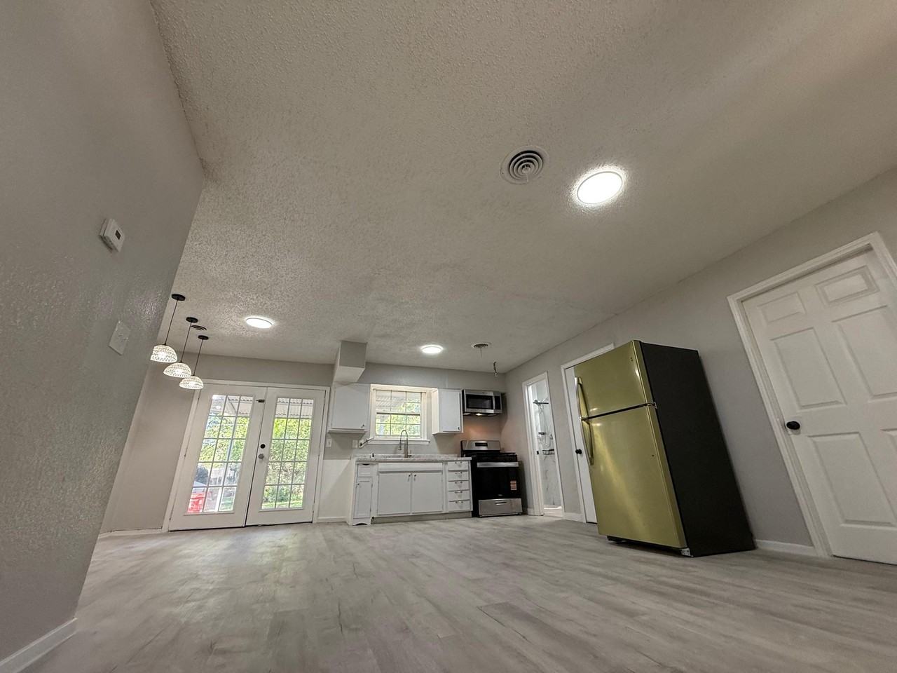 Susan Dr - Photo 3 of 15