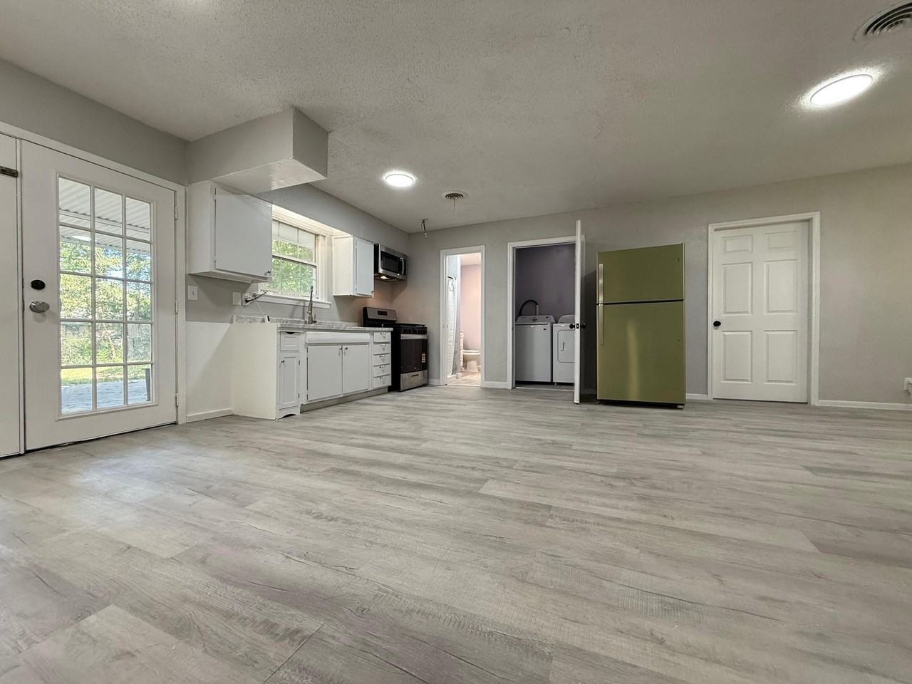 Susan Dr - Photo 7 of 15