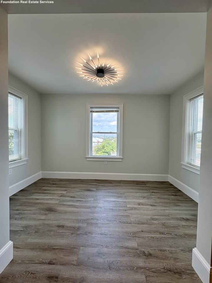 54 Falcon St - Photo 3 of 23