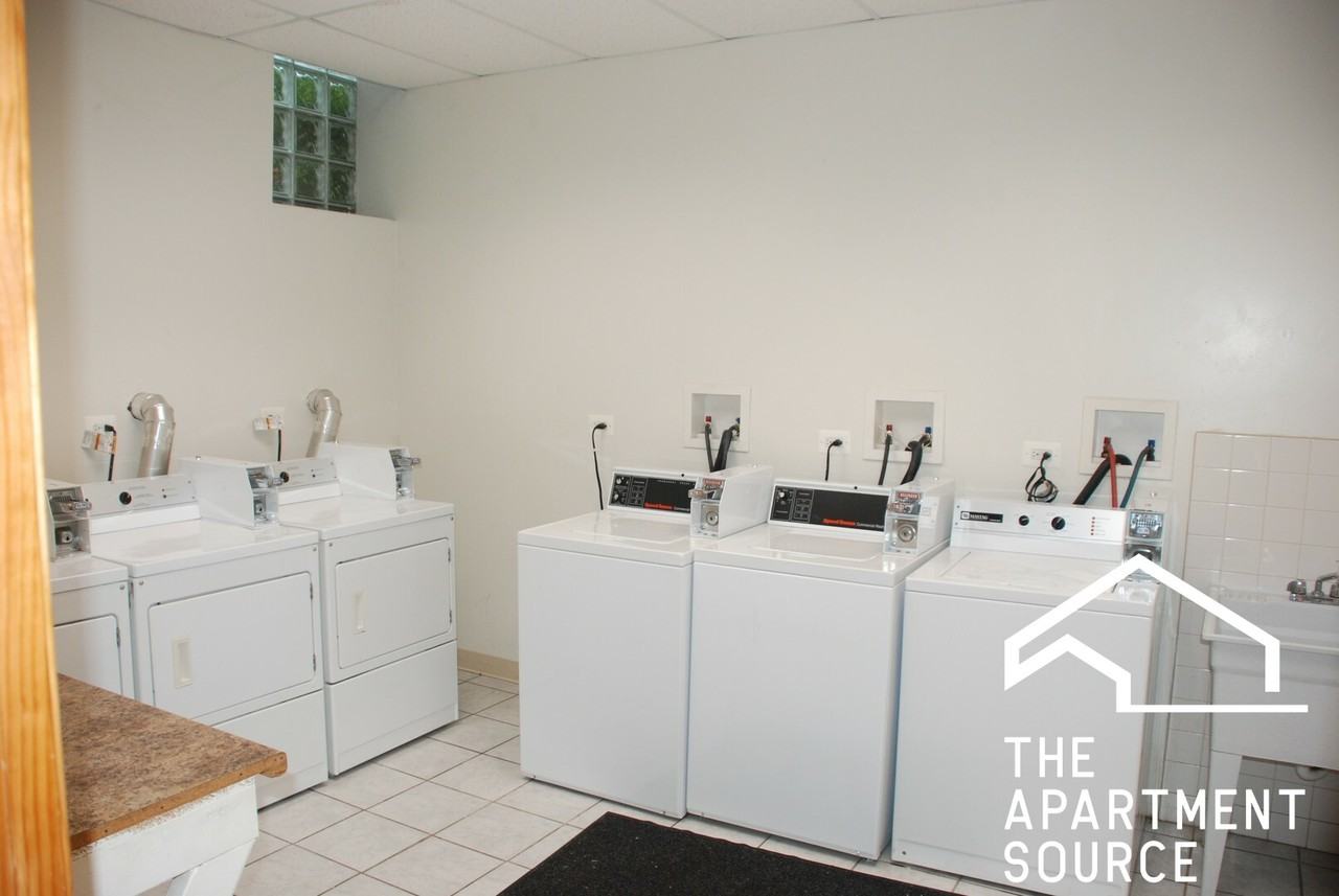 7328 N Ridge Blvd #1W - Photo 4 of 4