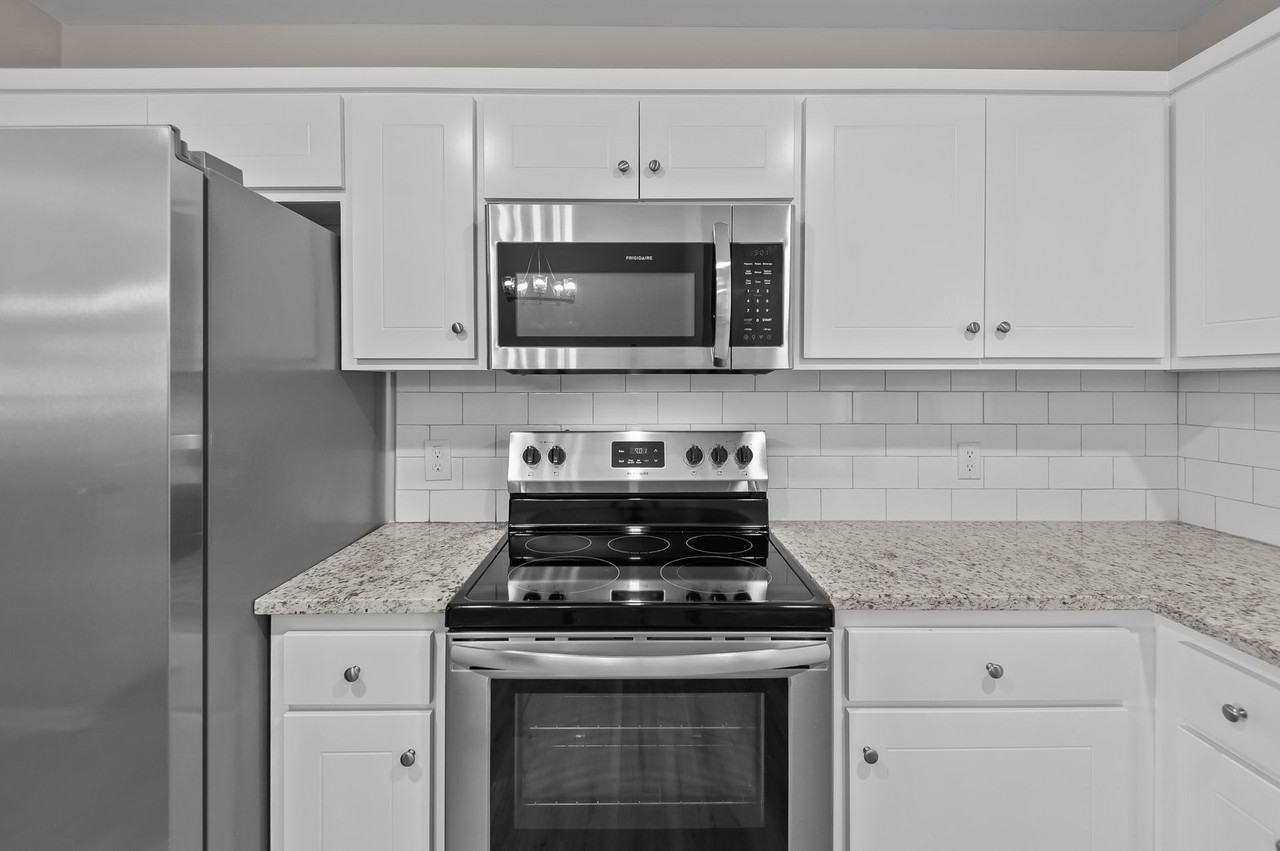 1233 Cross Creek Circle - Photo 2 of 17