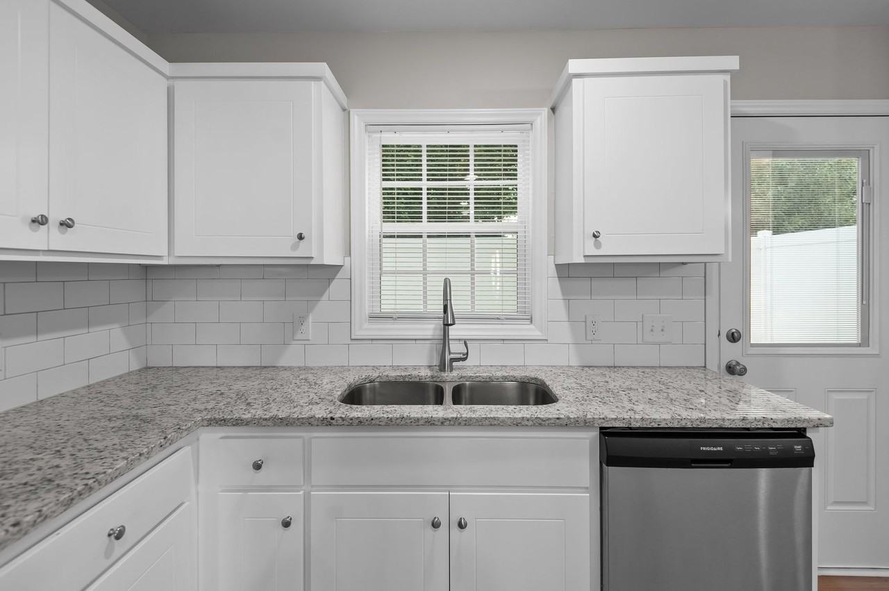 1233 Cross Creek Circle - Photo 3 of 17