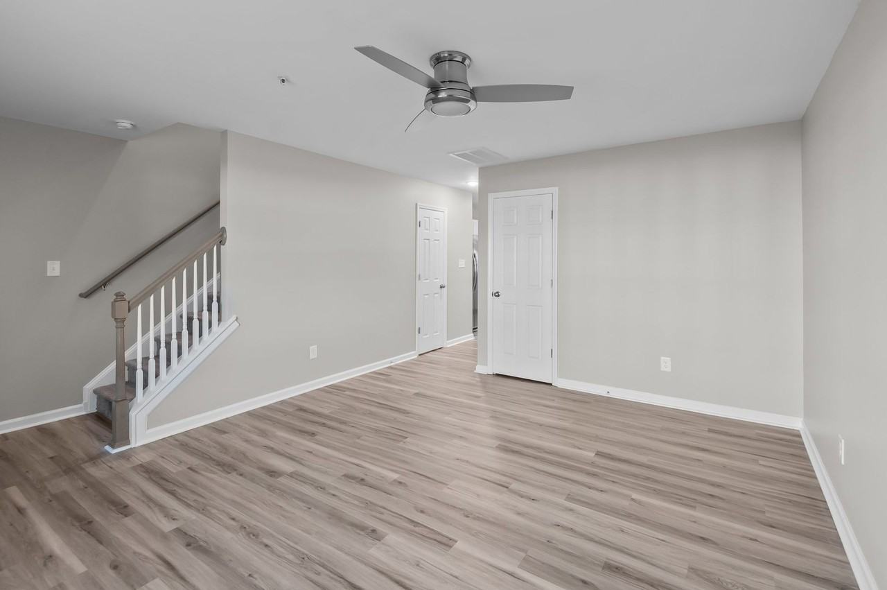 1233 Cross Creek Circle - Photo 5 of 17