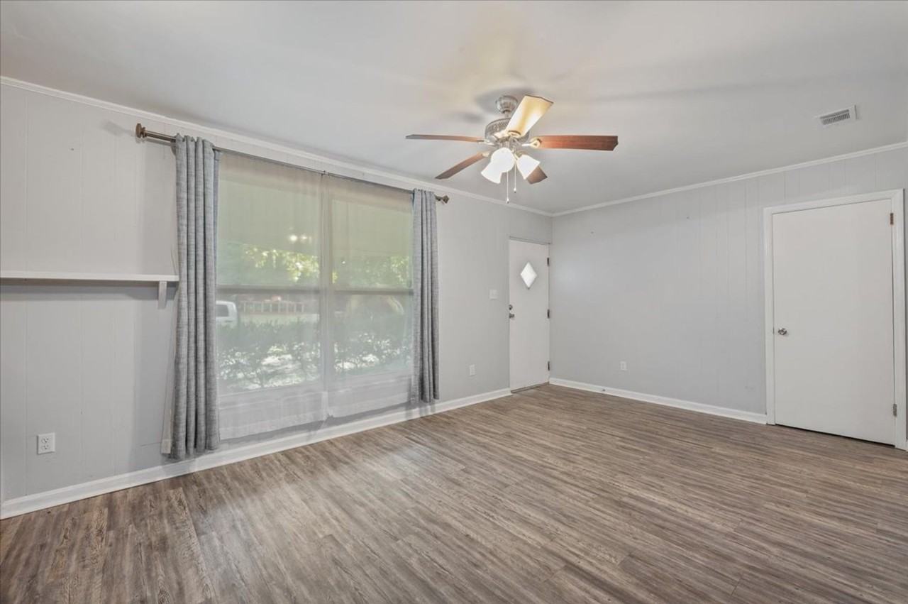 1319 East 69th Street - Photo 4 of 25