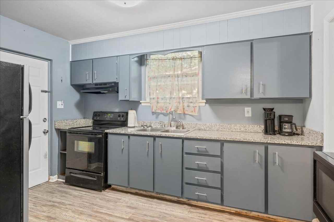 1319 East 69th Street - Photo 5 of 25