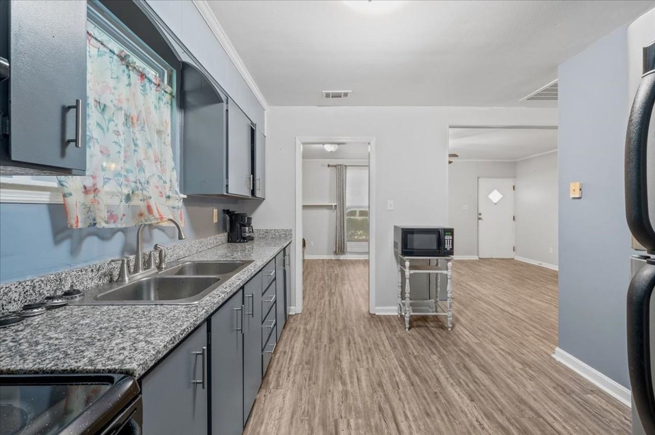 1319 East 69th Street - Photo 7 of 25