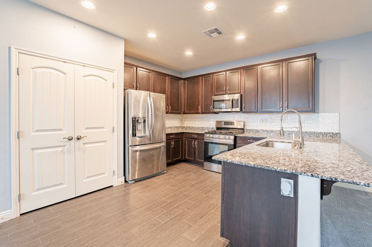 2525 North Riley Road - Photo 2 of 38