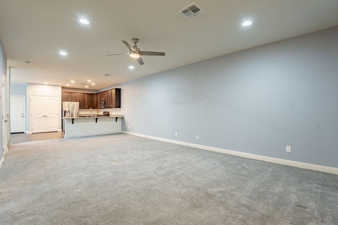 2525 North Riley Road - Photo 3 of 38