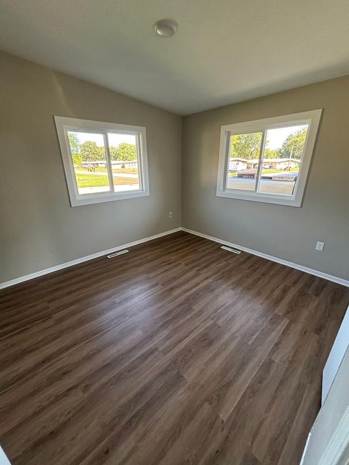 1584 Harrington Loop - Photo 2 of 10