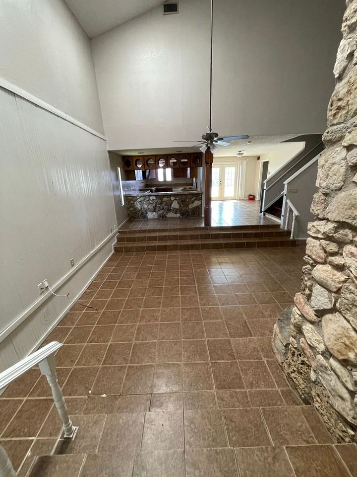 1080 Fm 126 - Photo 3 of 16