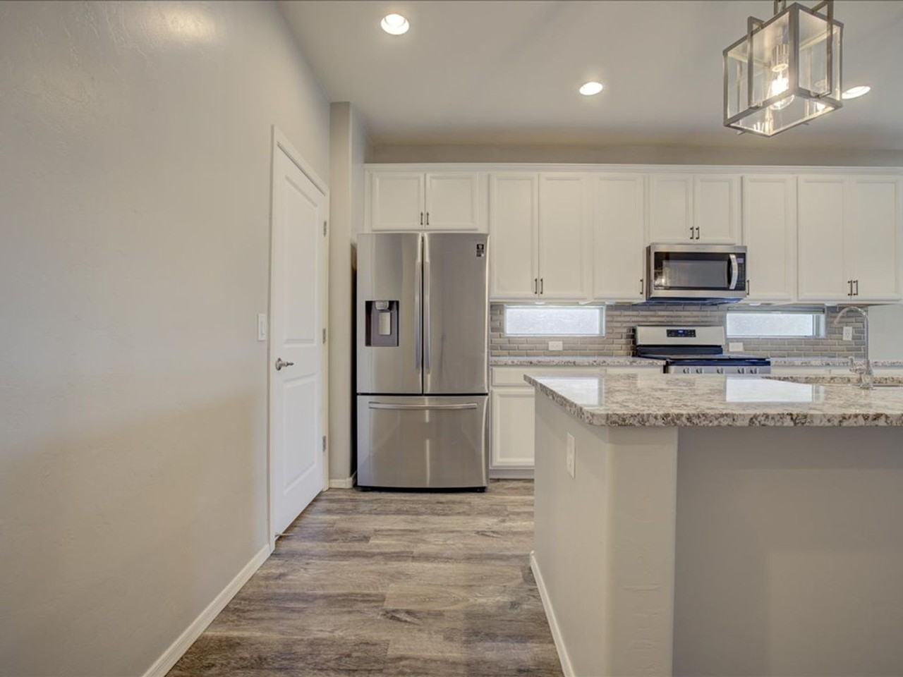 14266 E Hub Dr - Photo 5 of 31