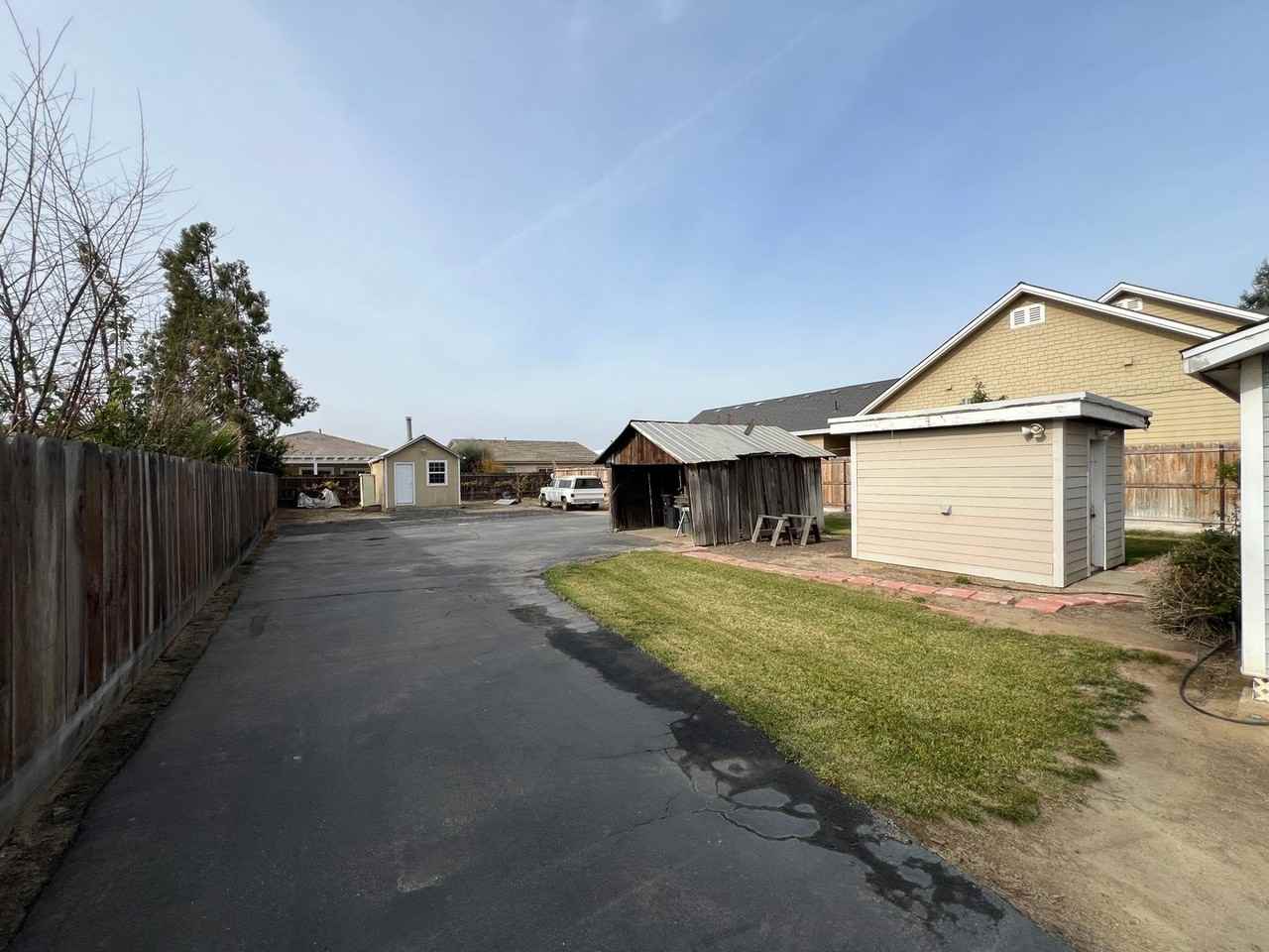 1913 Tully Rd - Photo 5 of 37