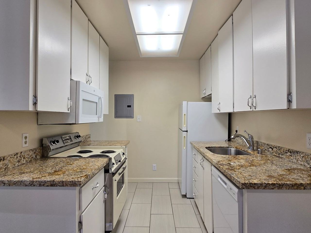 505 Cypress Point Dr #88 - Photo 3 of 10