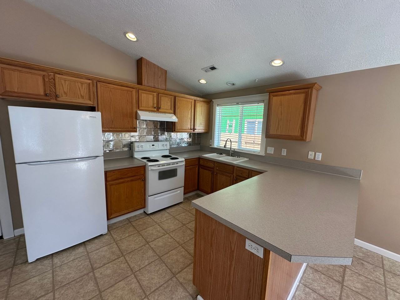 1964 Future Dr Ne - Photo 3 of 14