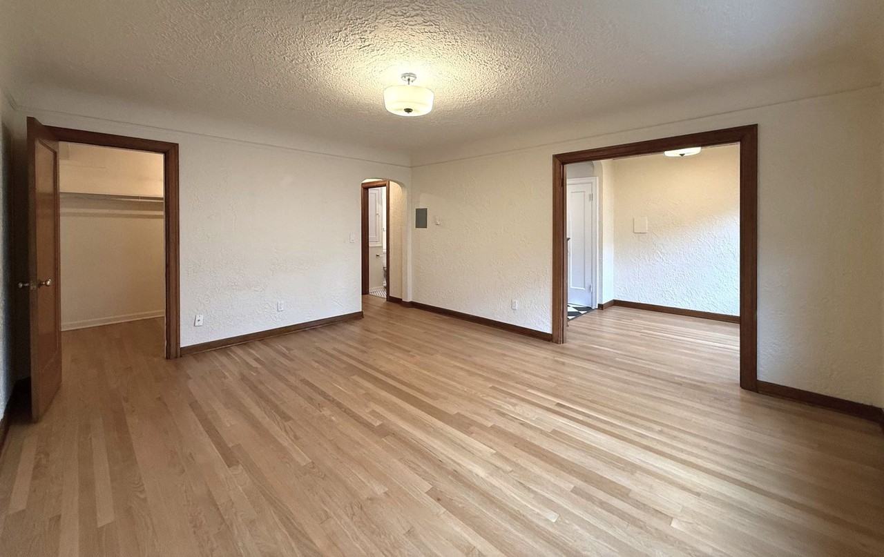 Regan Lee - Photo 6 of 32