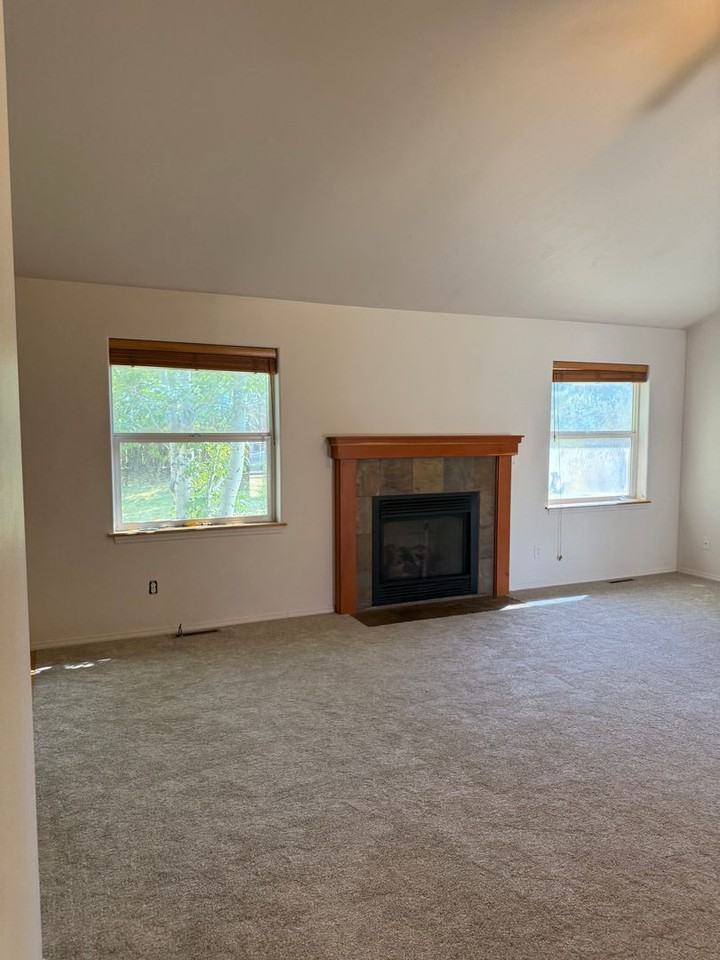 3064 Oliver St - Photo 5 of 15