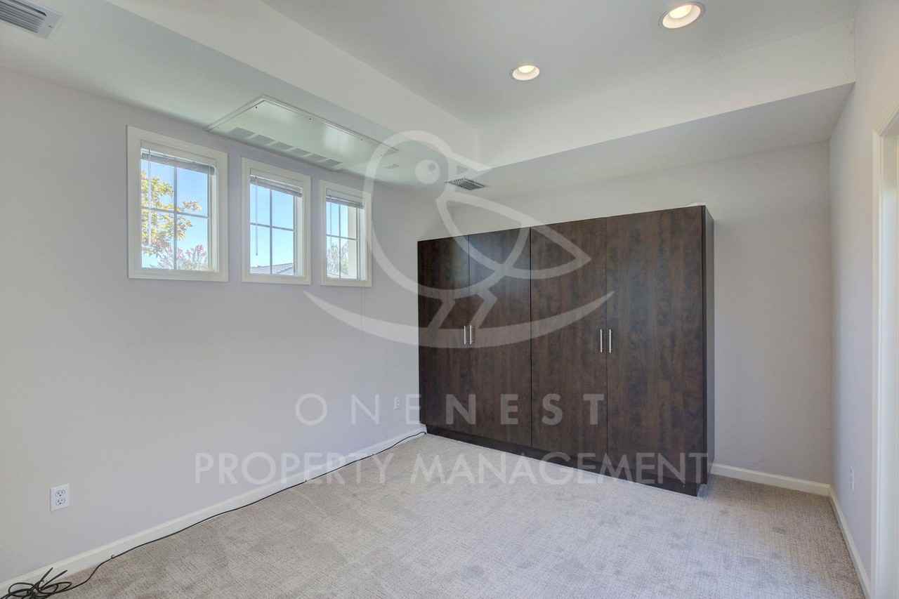 400 Lilypond Ln - Photo 4 of 28