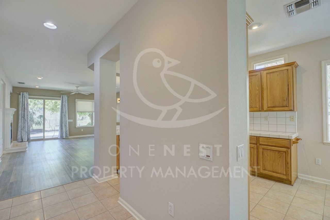 400 Lilypond Ln - Photo 7 of 28