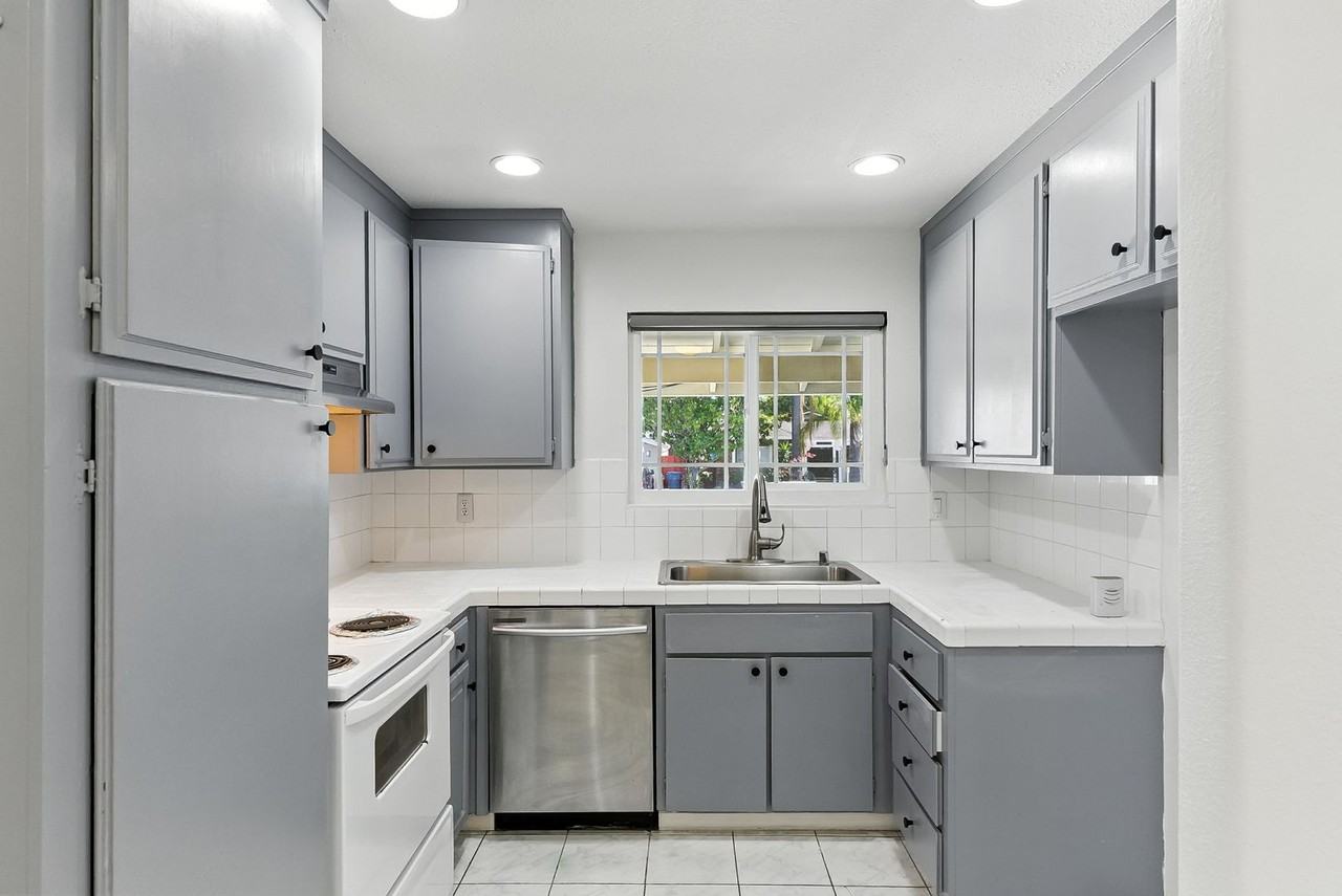 3003 Fenwick Way - Photo 2 of 13