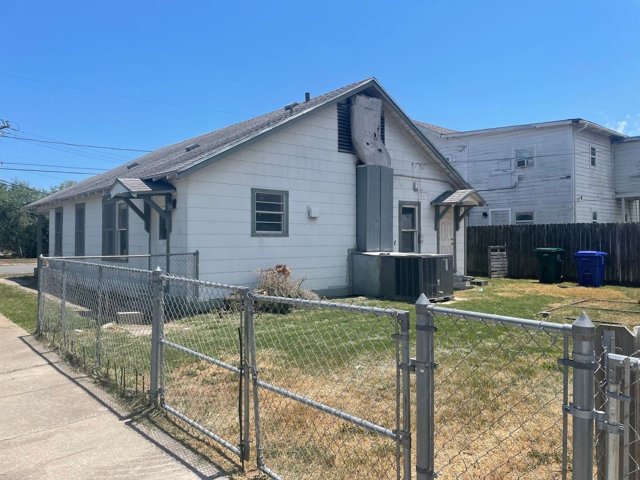 1601 6th St - Photo 3 of 35