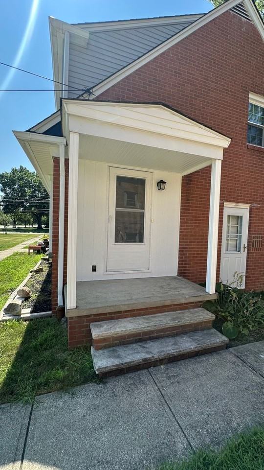 7388 Pearl Rd - Photo 2 of 17