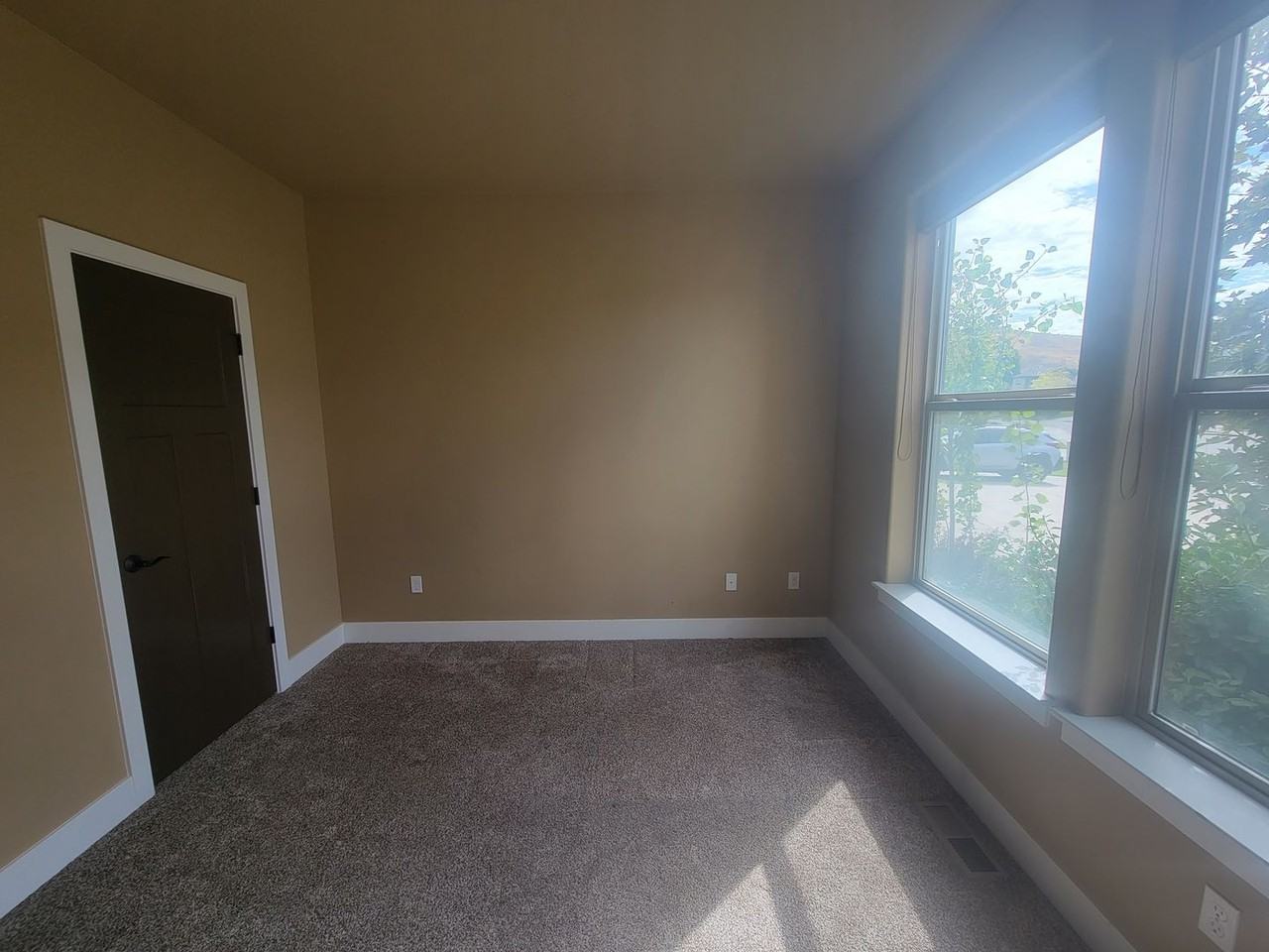 3684 Nottingham Dr - Photo 2 of 15