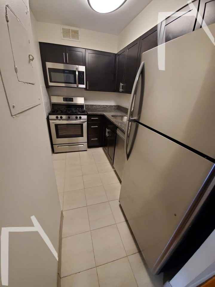 171 Freeman St - Photo 5 of 8