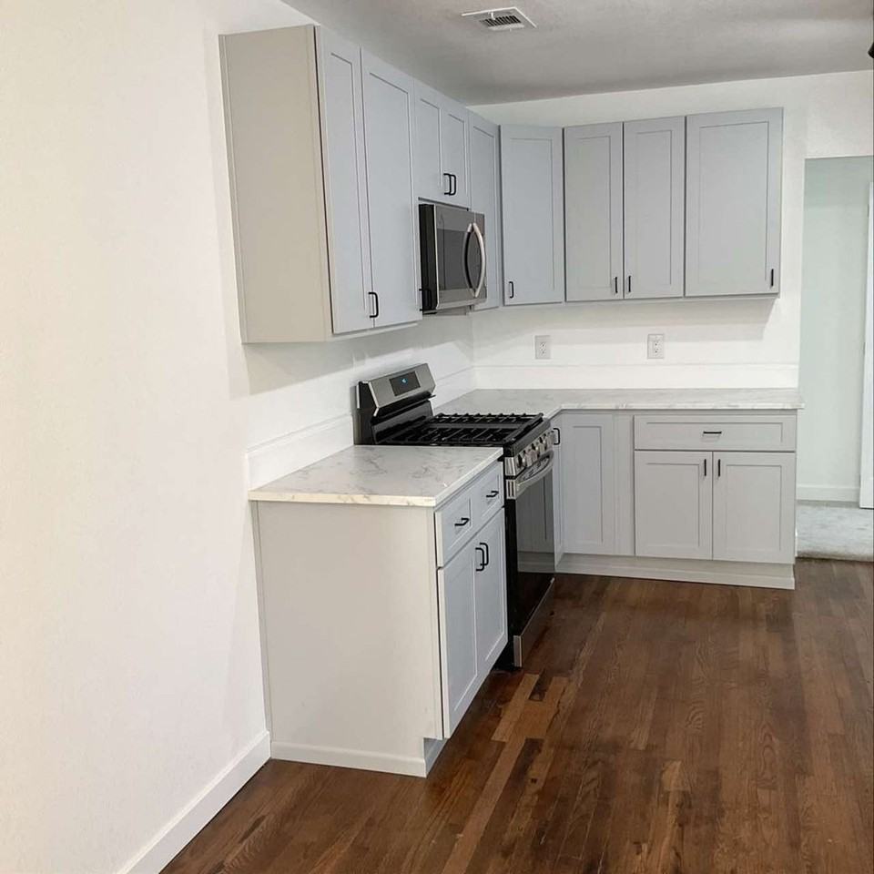 2330 34th Ave N - Photo 3 of 14