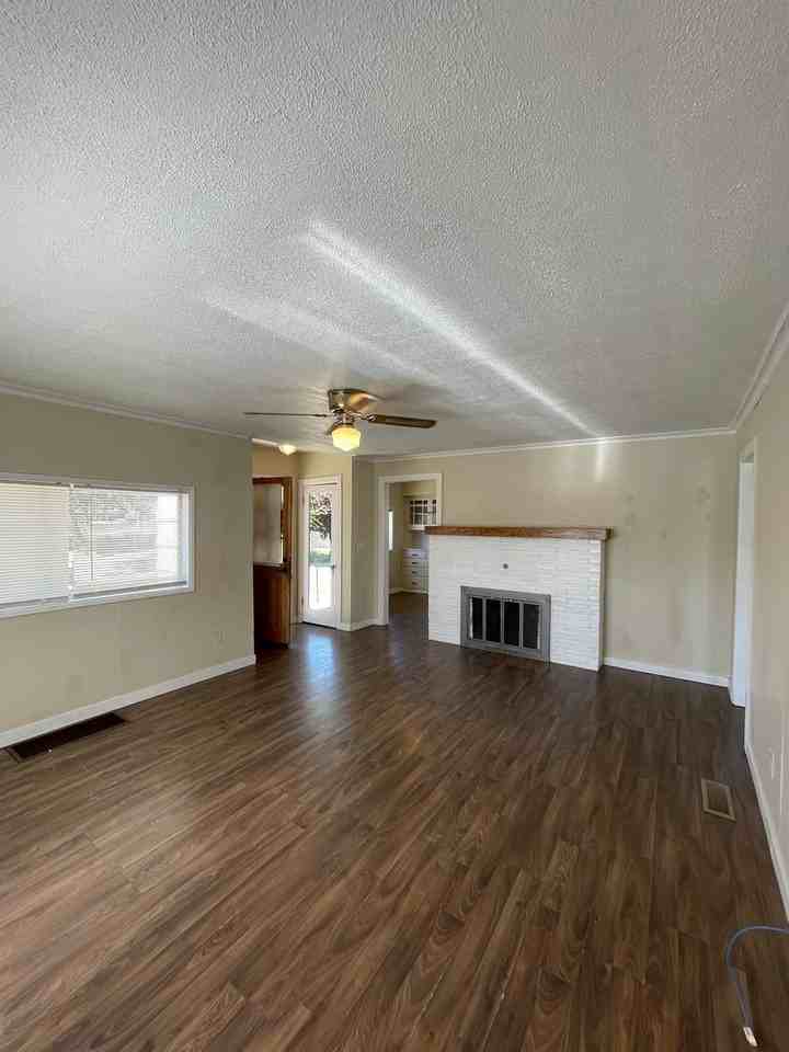 1443 Worden Ave - Photo 3 of 19