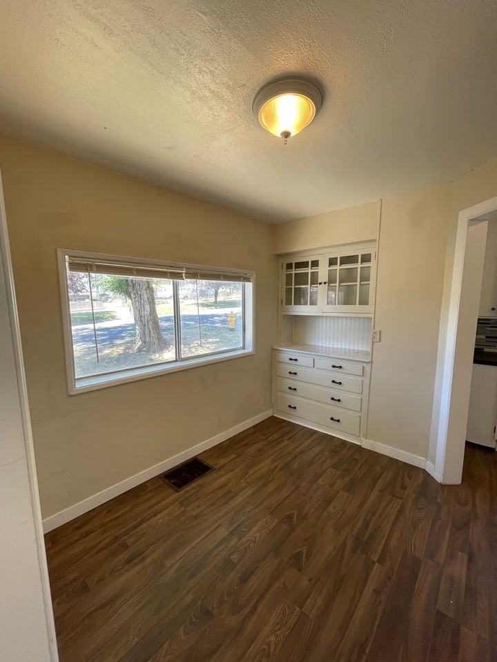 1443 Worden Ave - Photo 6 of 19