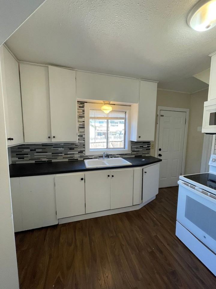 1443 Worden Ave - Photo 7 of 19