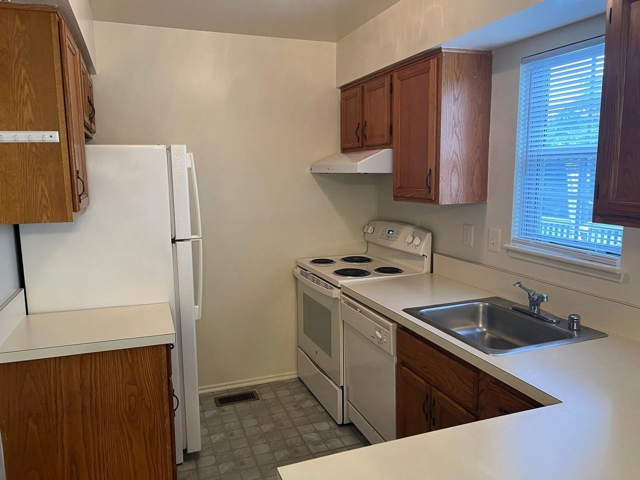 527 Mandolin Ct - Photo 4 of 19