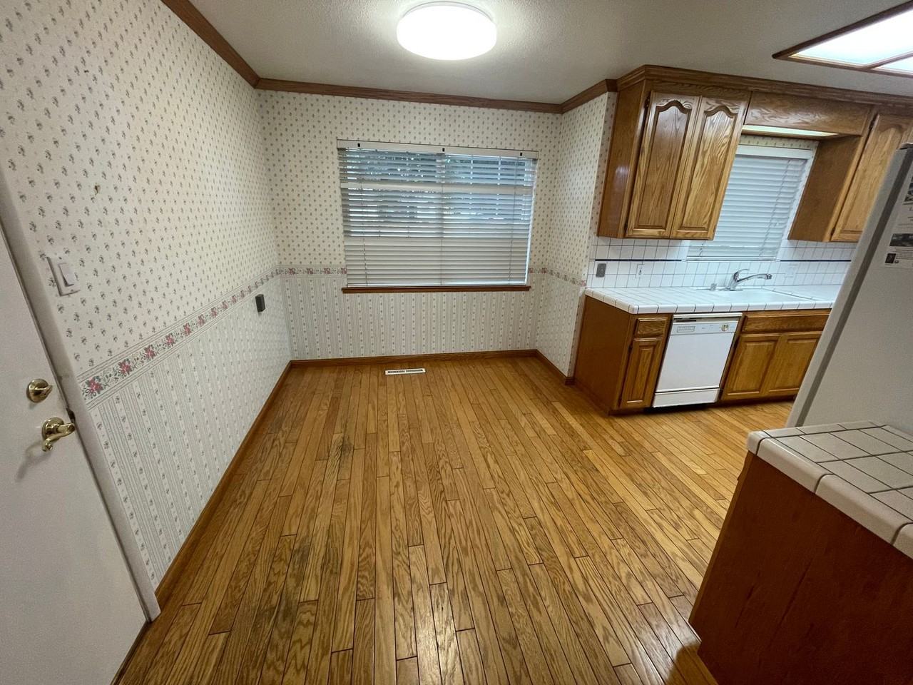 4757 Eggers Dr - Photo 3 of 9