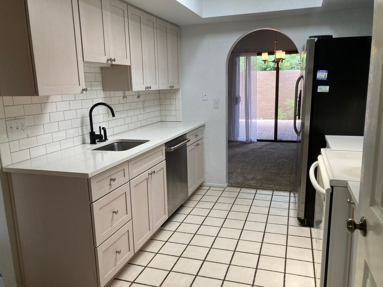 206 E Calle Turquesa - Photo 2 of 17