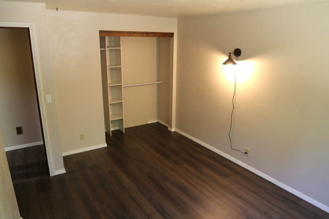 327 Marlon St - Photo 4 of 12