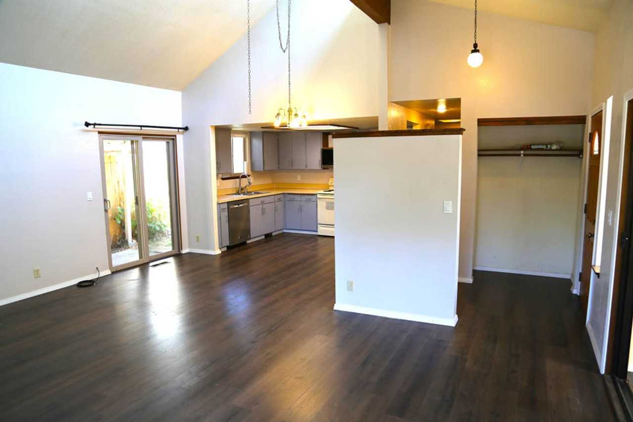 327 Marlon St - Photo 6 of 12