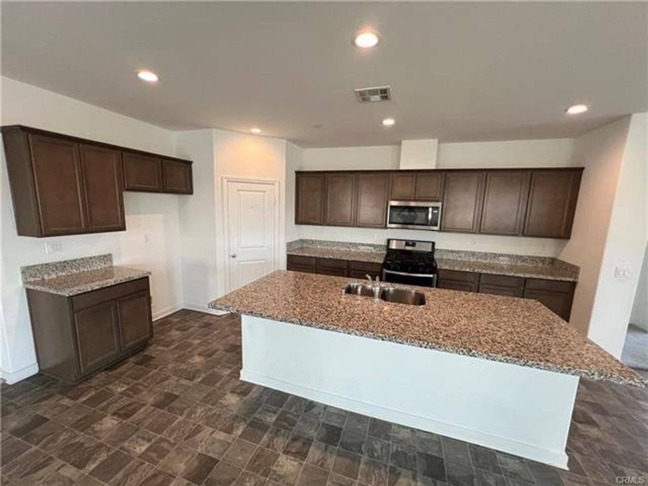 29875 Blue Ridge Ct - Photo 3 of 27