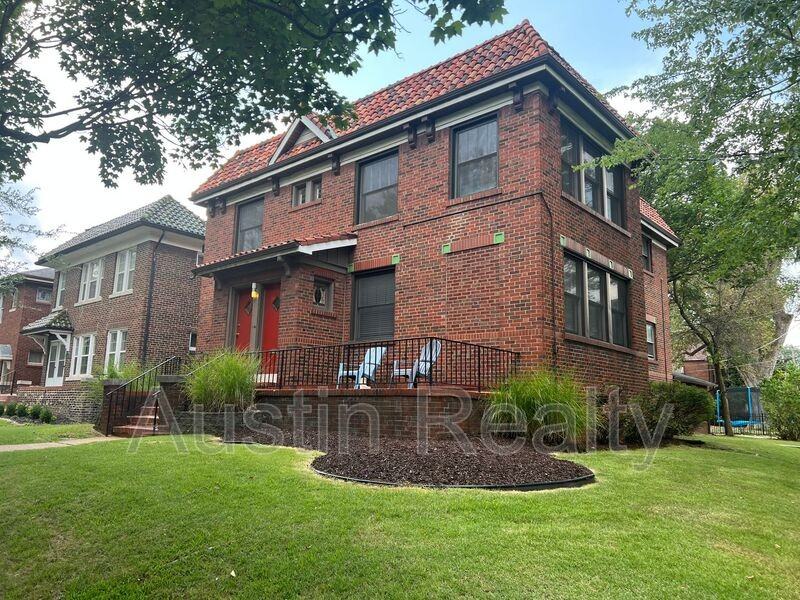 1101 Ralph Ter - Photo 2 of 10