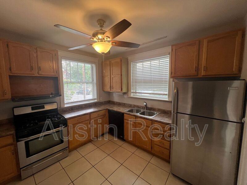 1101 Ralph Ter - Photo 3 of 10