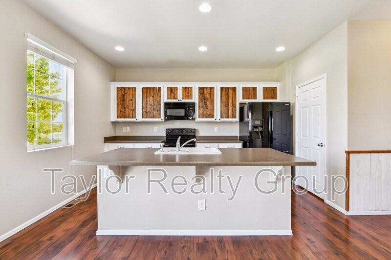 2273 Saddle Back Ct - Photo 3 of 23