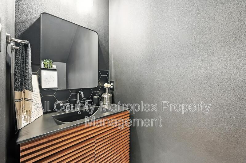 7513 Laburnam Rd - Photo 2 of 23
