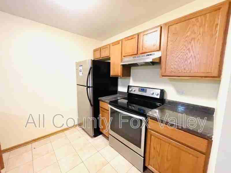 2909 Willow Ln #8 - Photo 3 of 10