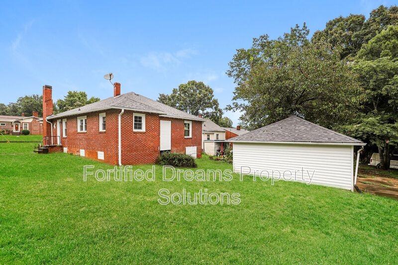 400 Ne 20th St - Photo 2 of 15