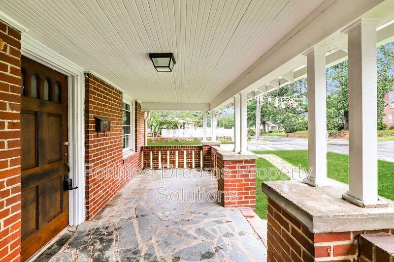 400 Ne 20th St - Photo 3 of 15