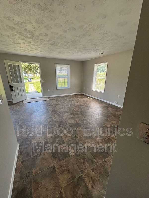 1544 Fuller Ct - Photo 2 of 10