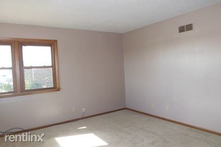 3440 SE 29th St - Photo 2 of 10